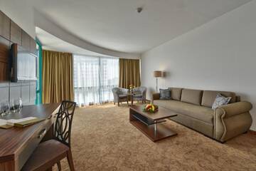 Фото номера Люкс с 1 спальней (для 2 взрослых и 2 детей до 12 лет) Отель Marina Grand Beach Hotel All Inclusive г. Золотые Пески 6