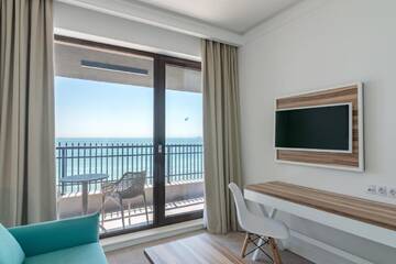 Фото номера Апартаменты с 1 спальней и видом на море Курортные отели Nympha Hotel, Riviera Holiday Club - All Inclusive г. Золотые Пески 4