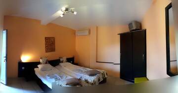 Фото номера Двухместный номер с 1 кроватью Отель Hotel Poseidon г. Золотые Пески 3