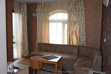 Фото номера Трехместный номер Отель Hotel Toro Negro г. Золотые Пески 4