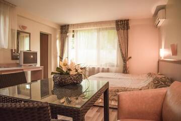 Фото номера Двухместный номер с 1 кроватью Отель Hotel Toro Negro г. Золотые Пески 2