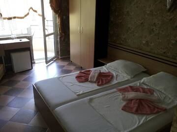Фото номера Двухместный номер с 1 кроватью и балконом Отель Hotel Angy г. Золотые Пески 8