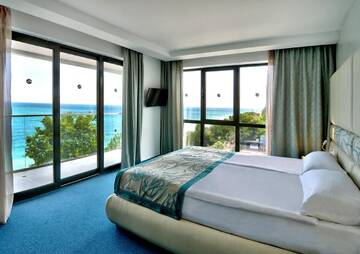 Фото номера Люкс с 1 спальней и видом на море (для 2 взрослых) Отель Grifid Metropol Hotel - Premium All inclusive - Adults Only г. Золотые Пески 5