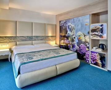 Фото номера Полулюкс с боковым видом на море (для 2 взрослых) Отель Grifid Metropol Hotel - Premium All inclusive - Adults Only г. Золотые Пески 3