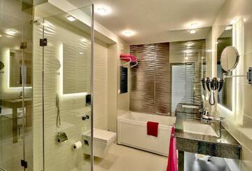 Фото номера Полулюкс с боковым видом на море (для 2 взрослых) Отель Grifid Metropol Hotel - Premium All inclusive - Adults Only г. Золотые Пески 4