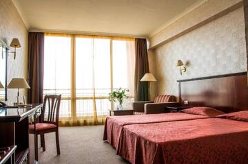 Фото номера Двухместный номер с 2 отдельными кроватями и балконом Отель Hotel Gladiola Star г. Золотые Пески 3