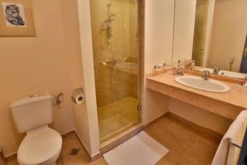 Фото номера Люкс с 2 спальнями, с балконом и видом на море Отель Sofia Hotel - All Inclusive г. Золотые Пески 3